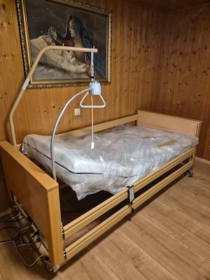 Kranken- Pflegebett in Holzoptik inkl. neuwertiger Matratze Bild 5