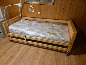 Kranken- Pflegebett in Holzoptik inkl. neuwertiger Matratze Bild 3