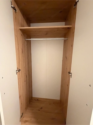 Kleiderschrank Bild 2