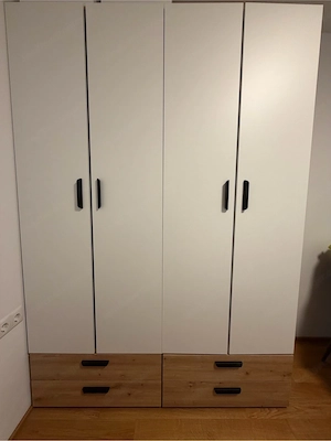 Kleiderschrank