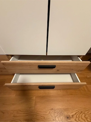 Kleiderschrank Bild 3