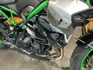 Kawasaki Z900 SE mit viel Zubehör Bild 6