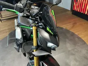 Kawasaki Z900 SE mit viel Zubehör Bild 7