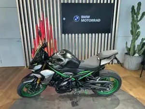 Kawasaki Z900 SE mit viel Zubehör Bild 3