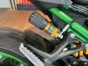 Kawasaki Z900 SE mit viel Zubehör Bild 4