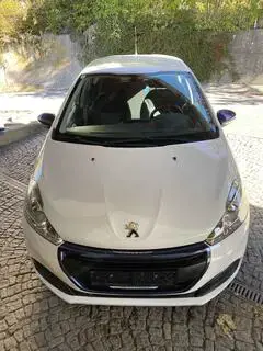 Peugeot 208 Bild 2
