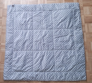 Krabbeldecke mit Spielelementen 1x1m Bild 2