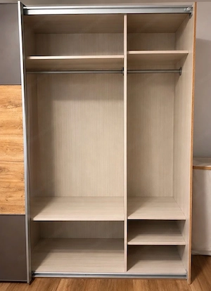 Kleiderschrank mit Schwebetüren Bild 3