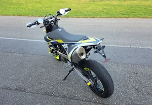 Husqvarna 701 SM 2022, offene Leistung eingetragen, nur 8980 km Bild 3
