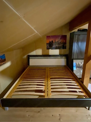 Doppelbett mit 2 Lattenrosten & 2 Nachtkästchen   gepflegt