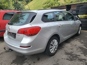Astra J Kombi ÖAMTC vorgeführt  Bild 4