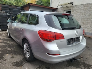 Astra J Kombi ÖAMTC vorgeführt  Bild 3