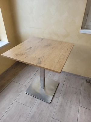Möbel  Stehtisch,Stühle, Tisch Bild 2