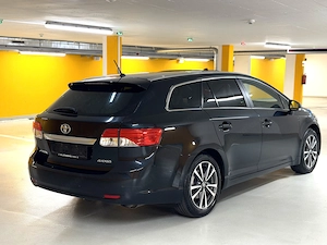 Toyota Avensis 1.8 Automatik NUR 98.000 KM Kombi Bild 4