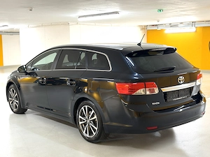 Toyota Avensis 1.8 Automatik NUR 98.000 KM Kombi Bild 3