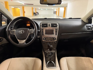 Toyota Avensis 1.8 Automatik NUR 98.000 KM Kombi Bild 5
