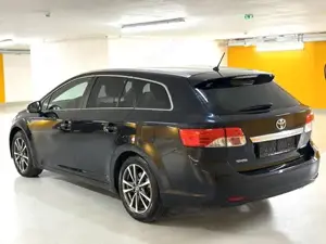 Toyota Avensis Bild 2