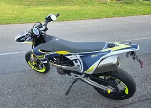 Husqvarna 701 SM 2022, offene Leistung eingetragen, nur 8980 km Bild 9