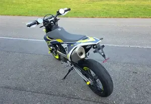 Husqvarna 701 SM 2022, offene Leistung eingetragen, nur 8980 km Bild 5