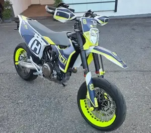 Husqvarna 701 SM 2022, offene Leistung eingetragen, nur 8980 km Bild 3
