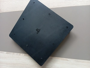 Playstation 4 Pro 500 GB mit Zubehör Bild 2