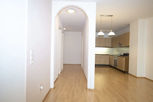 Attraktive Erdgeschosswohnung mit Wintergarten & Grünfläche Bild 4