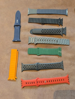 Apple Watch Ultra 2 49 mm Titan + viele Armbänder & Zubehör Bild 8