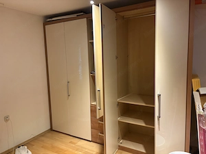 Kleiderschrank Bild 2