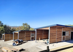 Pferdestall kaufen | Außenstall, Außenboxen & robuste Stallungen für Pferde Bild 3