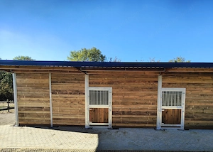 Pferdestall kaufen | Außenstall, Außenboxen & robuste Stallungen für Pferde Bild 2