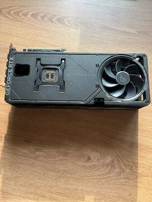 RTX 5090 ROG Astral OC Bild 6