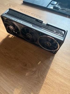 RTX 5090 ROG Astral OC Bild 5
