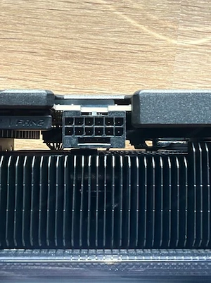 RTX 5090 ROG Astral OC Bild 8