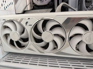 Asus ROG Strix GeForce RTX 4090 White OC   24 GB GDDR6X Bild 3