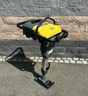 Wacker Neuson AS30e akkubetriebener Grabenverdichter. Bild 3