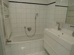  3,5-Zimmer-Wohnung + TG in zentraler Lage, ab Dezember Bild 2