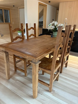 Vollholztisch mit Stühlen Bild 2