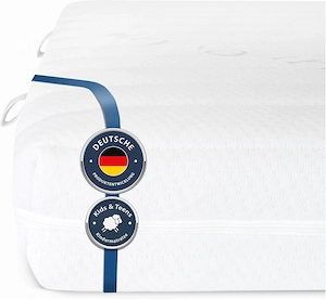 Kinder-Hausbett 140x200 weiß + Kindermatratze, zu verschenken Bild 4