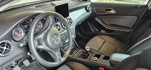 Mercedes Benz GLA Style 180 - echte Gelegenheit mit extrem wenigen Kilometern Bild 2