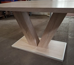 Verkaufe 2 Stk Tische, 135 x 80 cm, 77cm hoch Bild 2