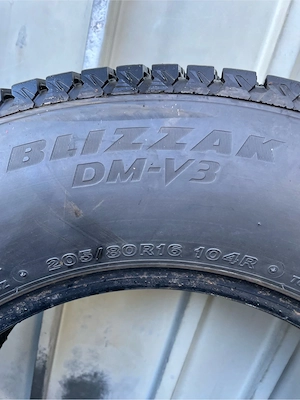 Winterreifen Bridgestone Blizzak DM-V3 Bild 2