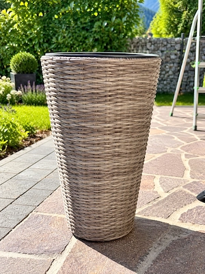 Großer Pflanzkübel in Rattanoptik   50 cm hoch