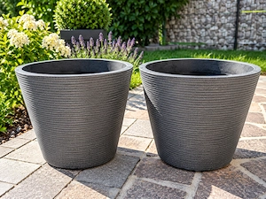 2 große Pflanzkübel in Anthrazit   geriffelte Optik