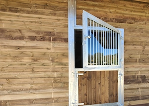 Stalltüren kaufen - Stalltüren & Schiebetüren nach Maß für Pferdeställe Bild 9