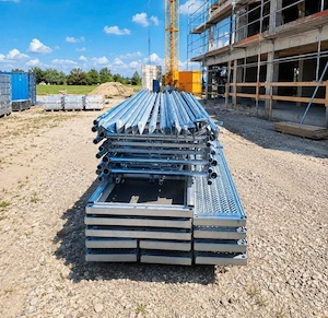 NEUES GEBRAUCHTES GERÜST - Arbeitslänge 15 m, Arbeitshöhe 12,2 m, Arbeitsbereich 207 m . Bild 3