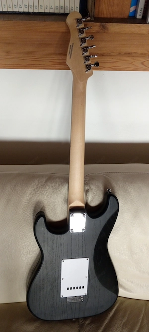 Schöne, neuwertige E-Gitarre Stratocaster Style  Bild 7