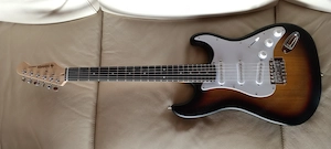 Schöne, neuwertige E-Gitarre Stratocaster Style  Bild 8