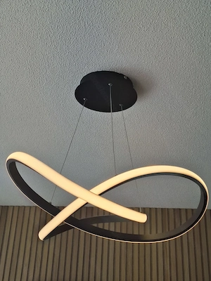Moderne geschwungene Deckenlampe Bild 2