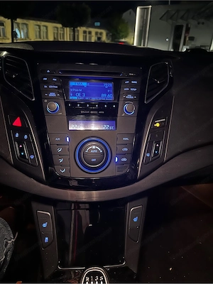 Verkaufe Hyundai i40 Kombi sehr gepflegt Nichtraucher Auto Bild 5