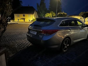 Verkaufe Hyundai i40 Kombi sehr gepflegt Nichtraucher Auto Bild 4